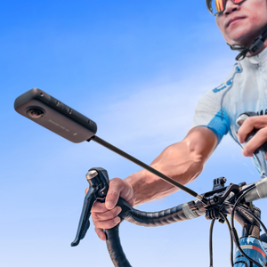 Road cyclist recording with a separate supported 360 camera