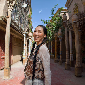 Insta360 Luna Ultra Wide Angle Lens manufacturer travel portrait captured to illustrate wide-angle use