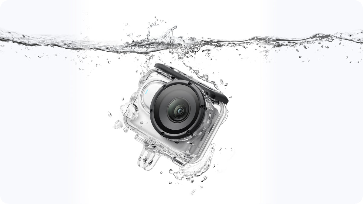 Insta360 GO 3/GO 3S Dive Case manufacturer housing and water-splash illustration with a separate camera