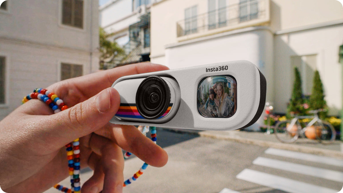 Insta360 GO 3S Retro Viewfinder selfie mirror framing example with a separate camera