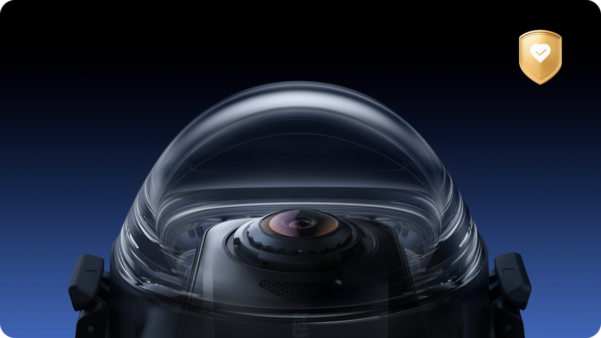 Insta360 X4 Air Invisible Dive Case close-up of the dome and locking-buckle construction