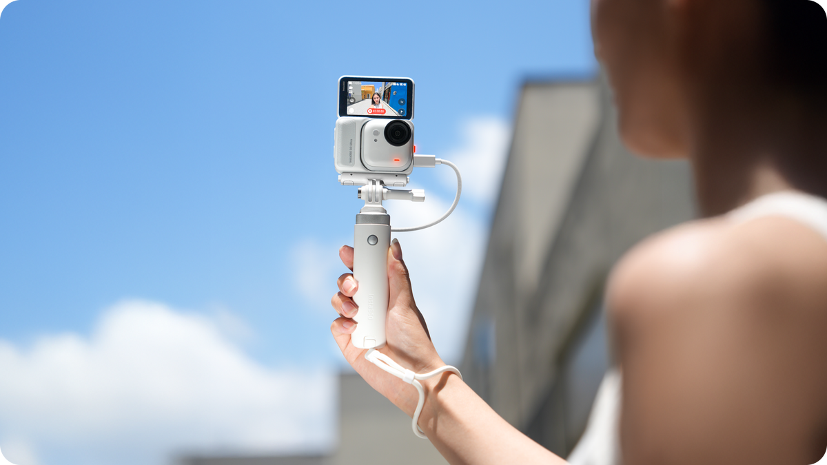 Outdoor handheld recording with a compatible camera