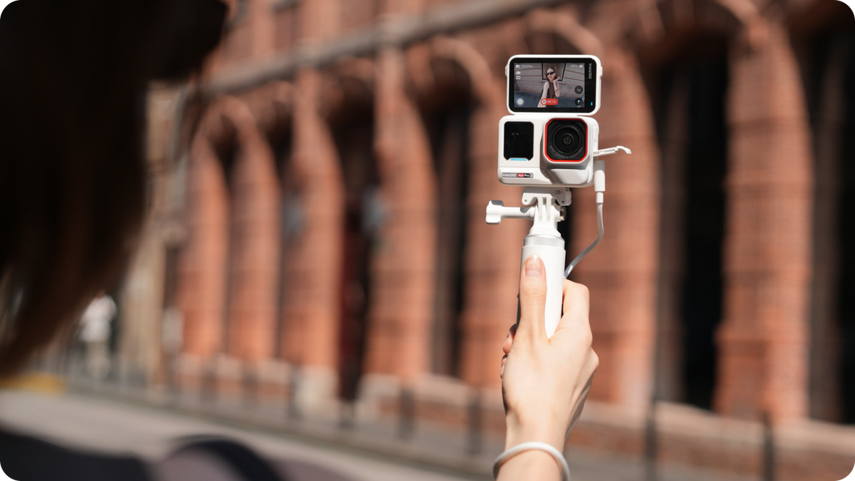 One-button control during a handheld camera recording