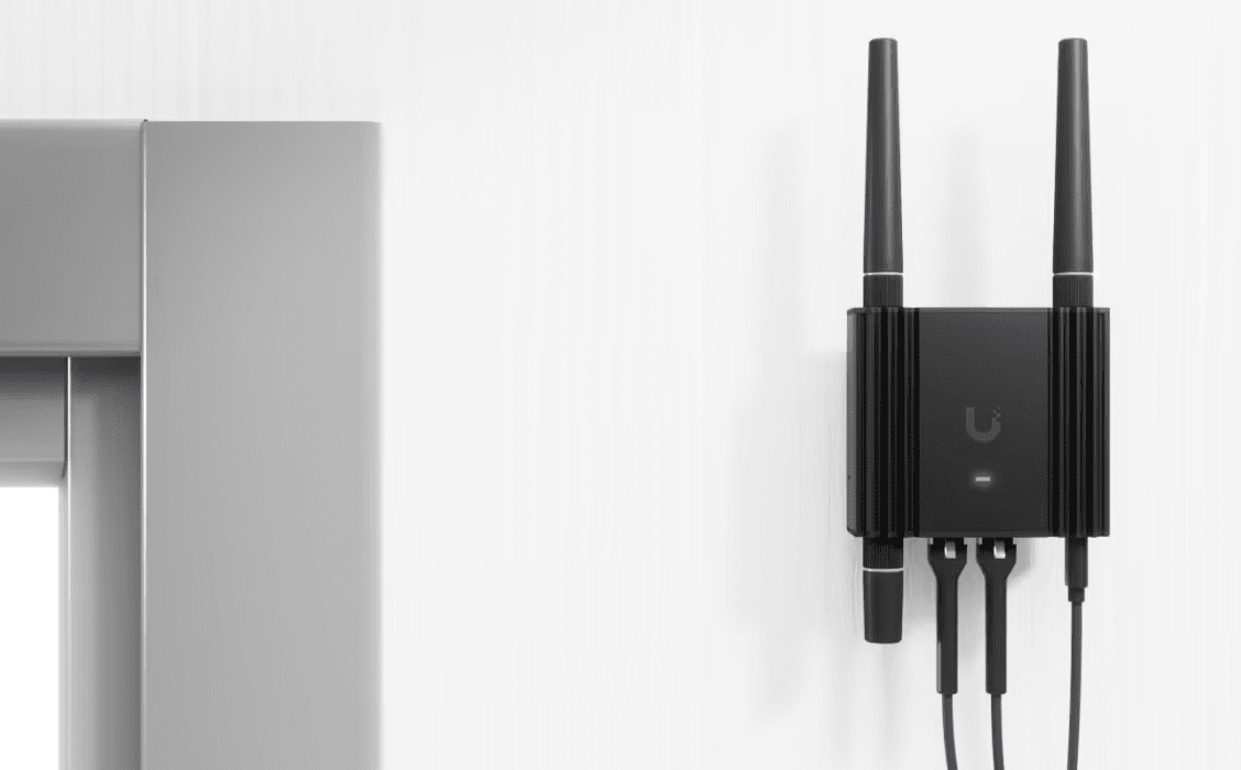 Ubiquiti UMR-Ultra LTE Compact Mobile Router for IoT & Edge